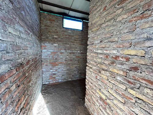 Lote Con Construcción Comercial A Terminar En Corralitos, Guaymallén.
