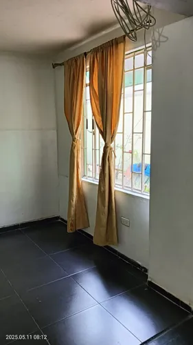 Amplia Habitación Con Baño Privado En La Clarita - Excelente Ubicación Y Comodidades.