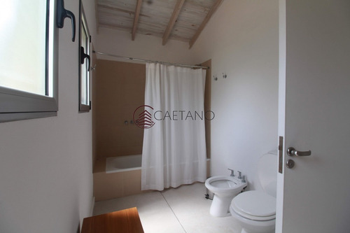 Alquiler Anual De Casa 4 Dormitorios + Servicio En Laguna Blanca, Montoya.-ref:1593