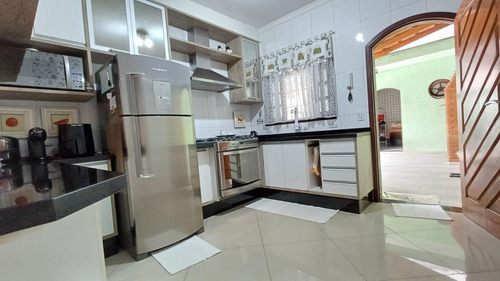 Sobrado À Venda | 3 Quartos | Suíte Com Hidro | Financiamento Disponível!