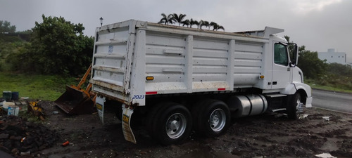 Camión De Volteo 14m3 Volvo 2010