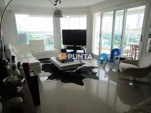 Imagen 7 de 30 de Amplia Planta Con Vista Al Mar En Edificio De Primera Categoría