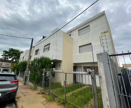 Casa En Venta De 3 Dormitorios En Buceo (ref: Vld-4080)