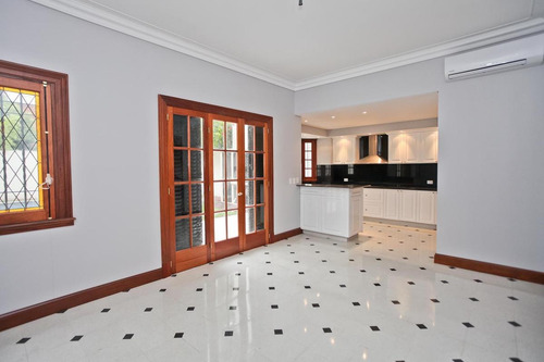 Imagen 11 de 29 de Casa Estilo Tudor En Alquiler - Belgrano R. Impecable Estado.