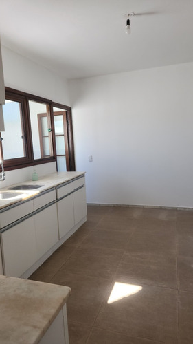 Casa Sobre Rambla Tres Dormitorios, Terraza Con Parrillero Y Azotea Propia!
