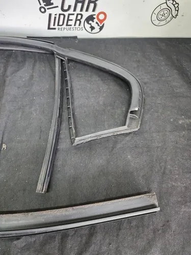 Empaque Vidrio Puerta Trasera Derecha Chevrolet Sonic 2014 (Usado)