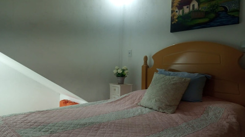 Casa Com 1 Quarto,cozinha Americana,1 Banheiro E Corredor