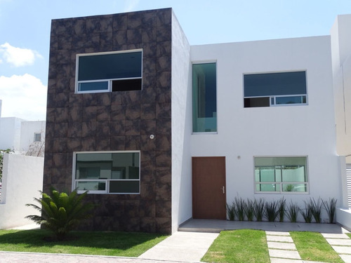 Hermosa Residencia En La Cima De Autor, 3 Habitaciones, Estudio O 4ta Recamara.
