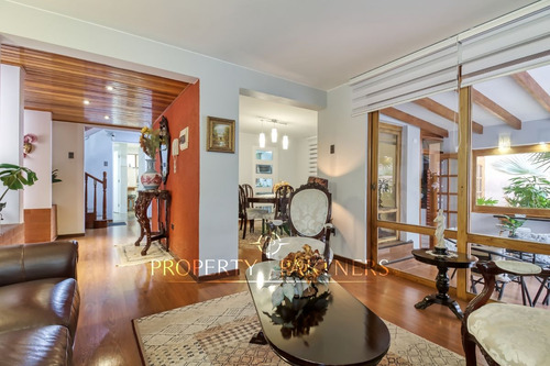 Hermosa Y Amplia Casa Con Excelente Ubicación