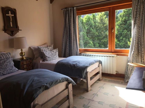 Imagen 14 de 17 de Casa Muy Confortable En Barrio Privado, Con Quincho, Playa, Pileta Climatizada Y Club House En Bariloche
