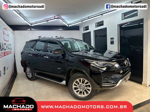 Toyota Hilux SW4 2.8 D-4D TURBO DIESEL SRX 7L 4X4 AUTOMÁTICO