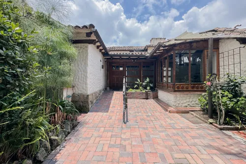 Casa En Venta En Niza. Cod V7417