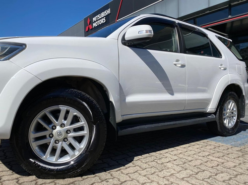 Toyota Hilux SW4 3.0 SRV 4X4 7 LUGARES 16V TURBO INTERCOOLER DIESEL 4P AUTOMÁTICO
