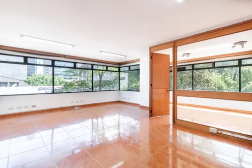 Oficina En Arriendo/venta En El Chicó. Cod V6701