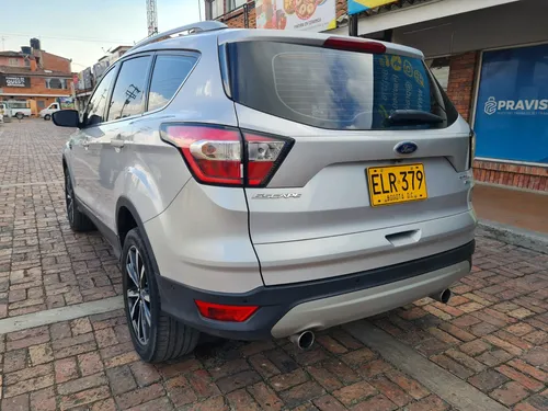 Ford Escape Titanium 2.0cc AT AA 4X4