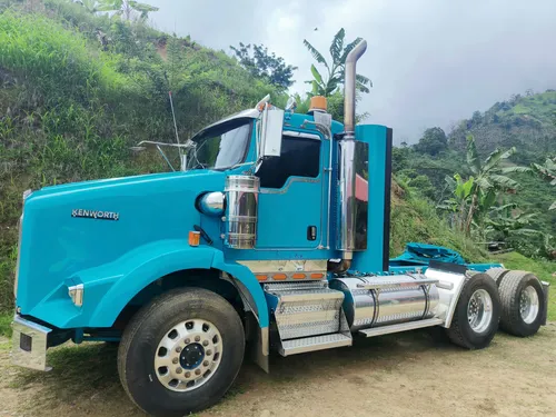 Tractocamion Kenworth T800 Modelo 2012 Color Azul Celeste,