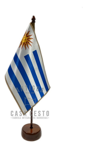 Imagen 2 de 9 de Banderas De Paises De Escritorio C/base Madera Altura 40cm *