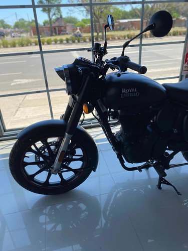 Imagen 15 de 16 de Royal Enfield Classic 350 Dark Stealth Black