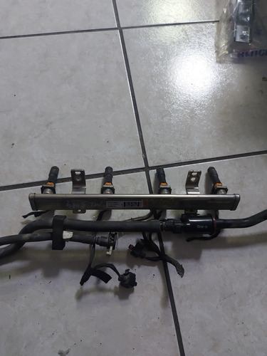 Riel Con Inyectores Dodge Dart 2013 04627120ac Ml549 (Usado)