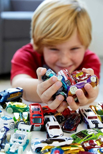Paquete De 3 Autos Hot Wheels , Paquete Surtido
