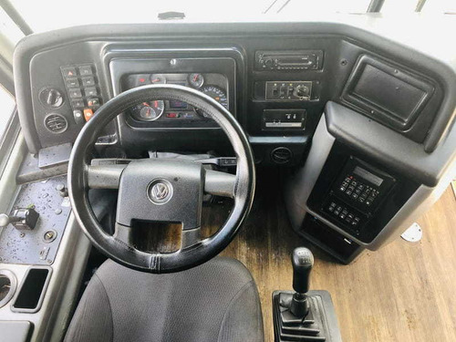 Imagem 9 de 9 de Comil Invictus 2017/18 Vw118330 Eod 46l Ar R$ 450 Mil