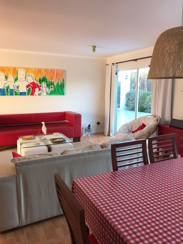 Gran Casa Amoblada, En Santa María Del Mar, Barrio Seguro