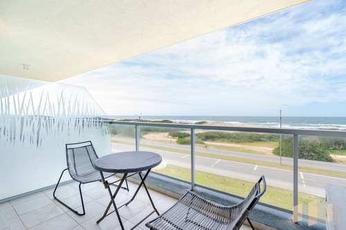 Imagen 17 de 28 de Apartamento De Tres Dormitorios En Suite En Venta Con Vista El Mar En Primera Línea Playa Brava