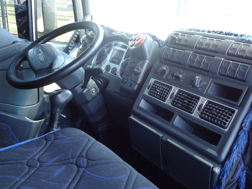 Imagem 7 de 9 de Iveco Tractor 24e25 6x2 2009