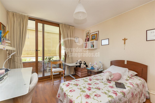 Departamento En Venta De 5 Dorm. En Las Condes