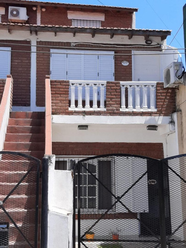 Imagen 2 de 12 de Departamento Tipo Casa Ph En Duplex 3 Ambientes Lanus Oeste