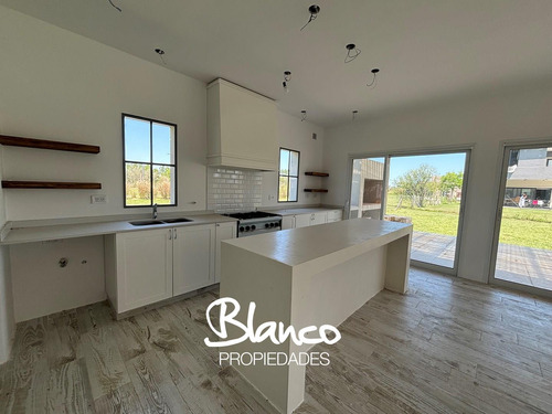 Casa En Venta En Puertos Del Lago, Barrio Araucarias, Escobar, G.b.a. Zona Norte
