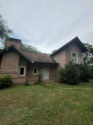 Villa Allende Golf. Casa En Venta De 3 Dormitorios Cochera, Pileta Y Gran Parque