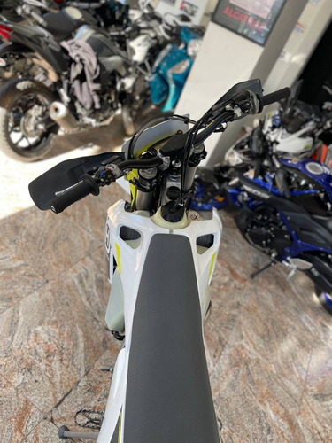 Husqvarna Te 300i 2022. No Kx250x Crf250x