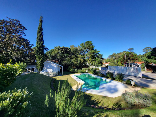 Sobre Avenida Cordoba Punta Del Este