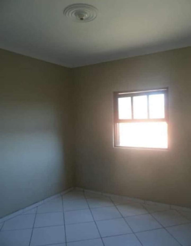 Casa Com 2 Dormitórios, Sala, Cozinha, Banheiro Garagem Para