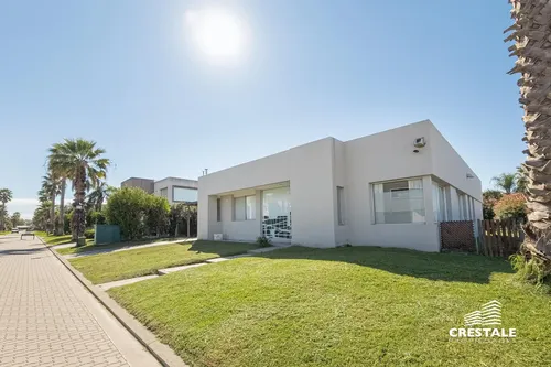 Venta / Permuta - Casa 4 Dormitorios En Barrio Privado - Funes Hills Miraflores.