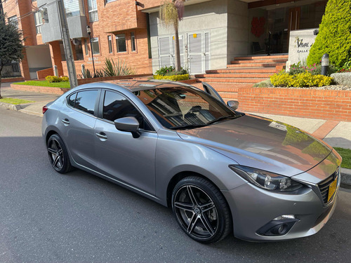 Mazda 3 Sedan Touring 