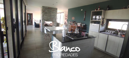 Imagen 5 de 11 de Hermosa Casa, Estilo Racionalista, En Una Planta Dentro Del Barrio San Gabriel - Villanueva