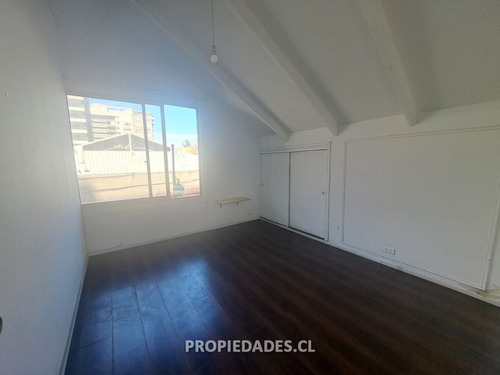 Casa En Venta De 4 Dorm. En Ñuñoa