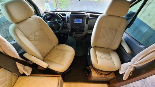 Imagem 12 de 13 de Motor Home Prático Notável