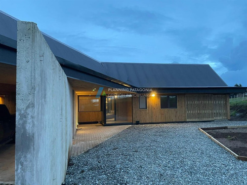 Casa En Arriendo De 4 Dorm. Con Vista Al Lago Y Volcanes
