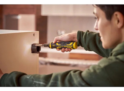 Chave de fenda ergonômica sem fio Stanley Fatmax 4v cor preto/amarelo Frequência 50 - 60 Hz