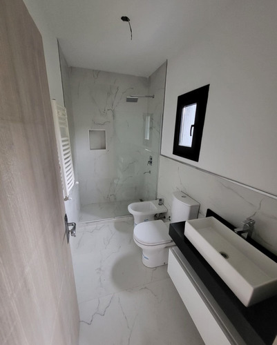 Imagen 7 de 24 de Cañuelas Chico, Duplex En Venta De 3 Dormitorios Con Escritorio, Cochera Doble