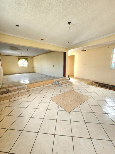 Lindisima Casa En Venta, 3 Niveles, Excelente Ubicación Sobre Esquina Valle Mezen, Valle De Aragón 3 Seccion