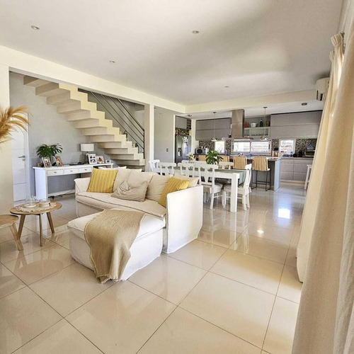 Casa En Venta Ubicado En Barbarita, General Pacheco, Tigre
