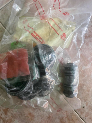 Imagen 3 de 3 de Kit Juego Caliper De Rueda Trasera Toyota Corolla 89-2002