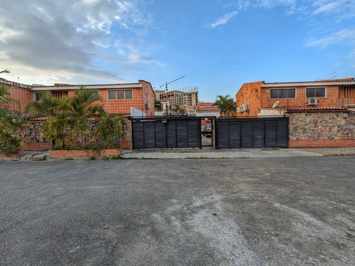 Town House En El Bosque, Res. Trapiche A, 80% Remodelado. Valencia. Solo Clientes Directos. Bc
