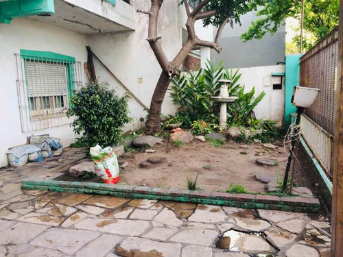 Imagen 2 de 11 de Permuta - Chalet De 7 Ambientes A Reclicar En Venta - Castelar Norte