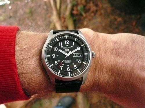 Imagen 4 de 7 de Reloj Seiko 5 Automatico Snzg15k Militar Hombre Malla Nylon