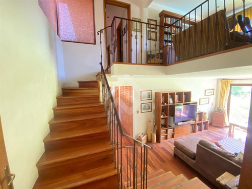 Casa En Venta De 5 Dorm + Estar Y Subt. En Las Brisas Co